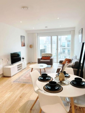 London Apartment Oasis - Close to City Center